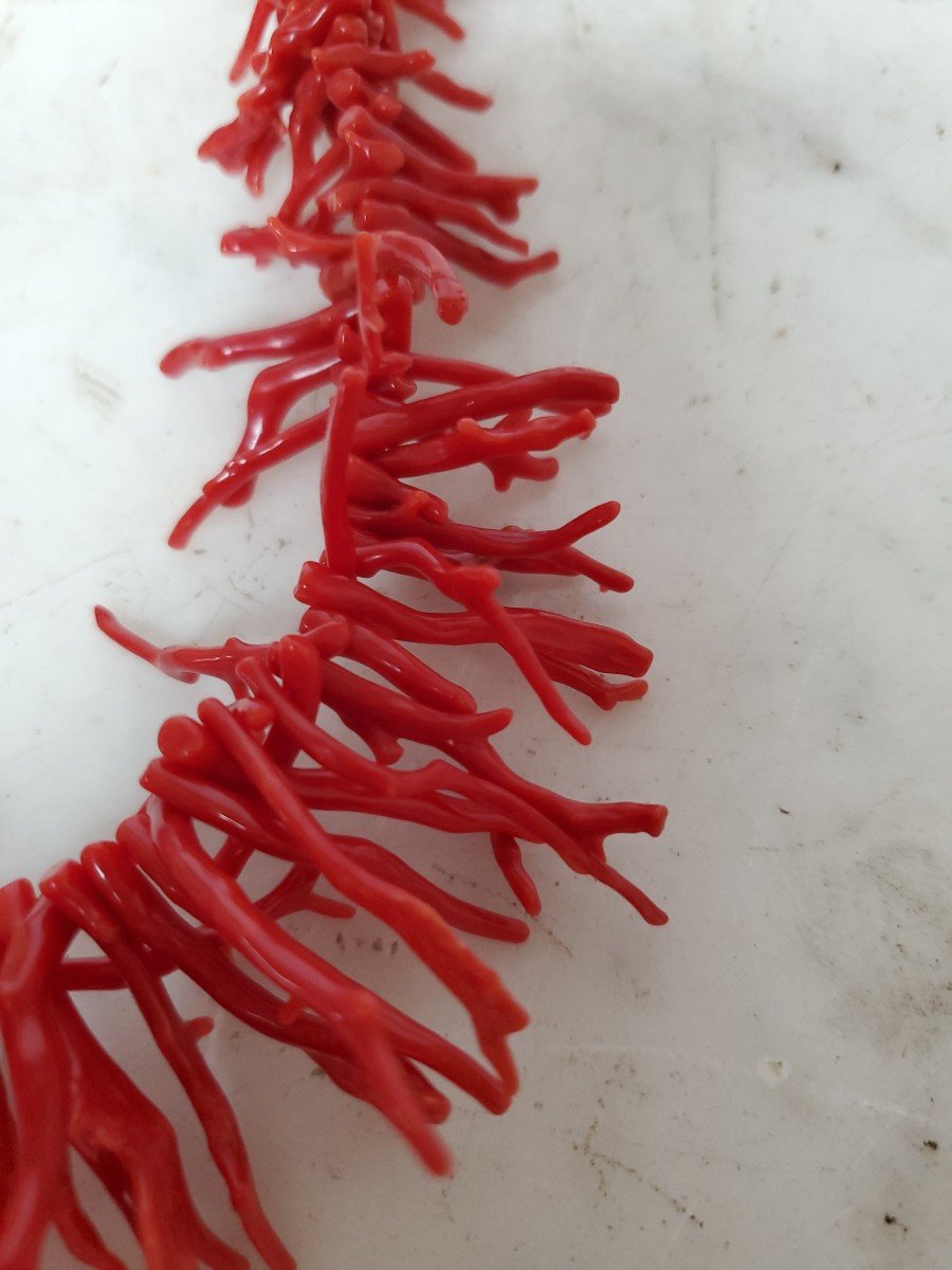Bijoux - Collier En Corail Rouge Sang Foncé Et Frangé.-photo-3