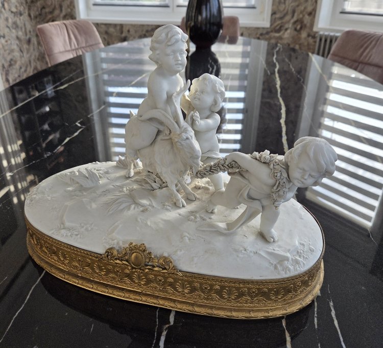 Sculpture - Biscuit - Groupe avec Puttis et bouc de la fin du 19ème siècle-photo-2
