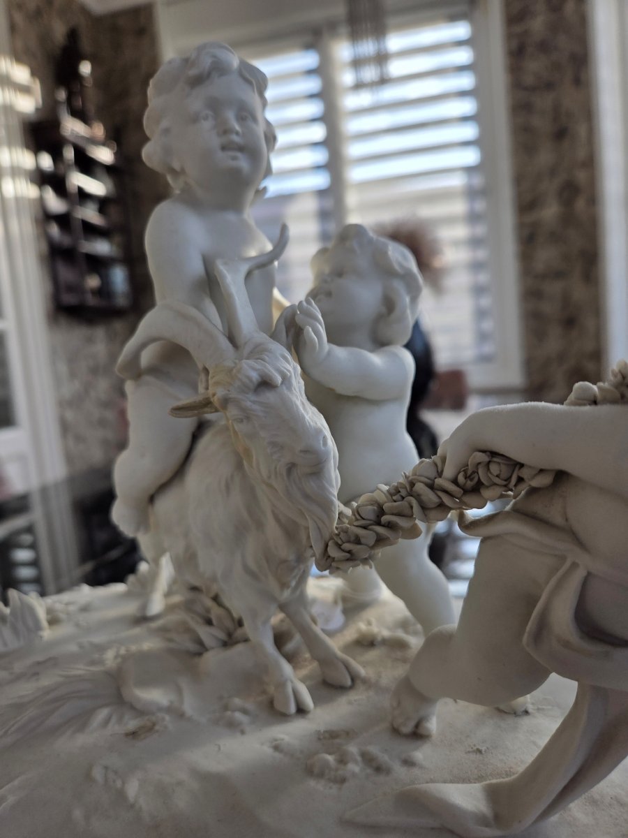 Sculpture - Biscuit - Groupe avec Puttis et bouc de la fin du 19ème siècle-photo-2