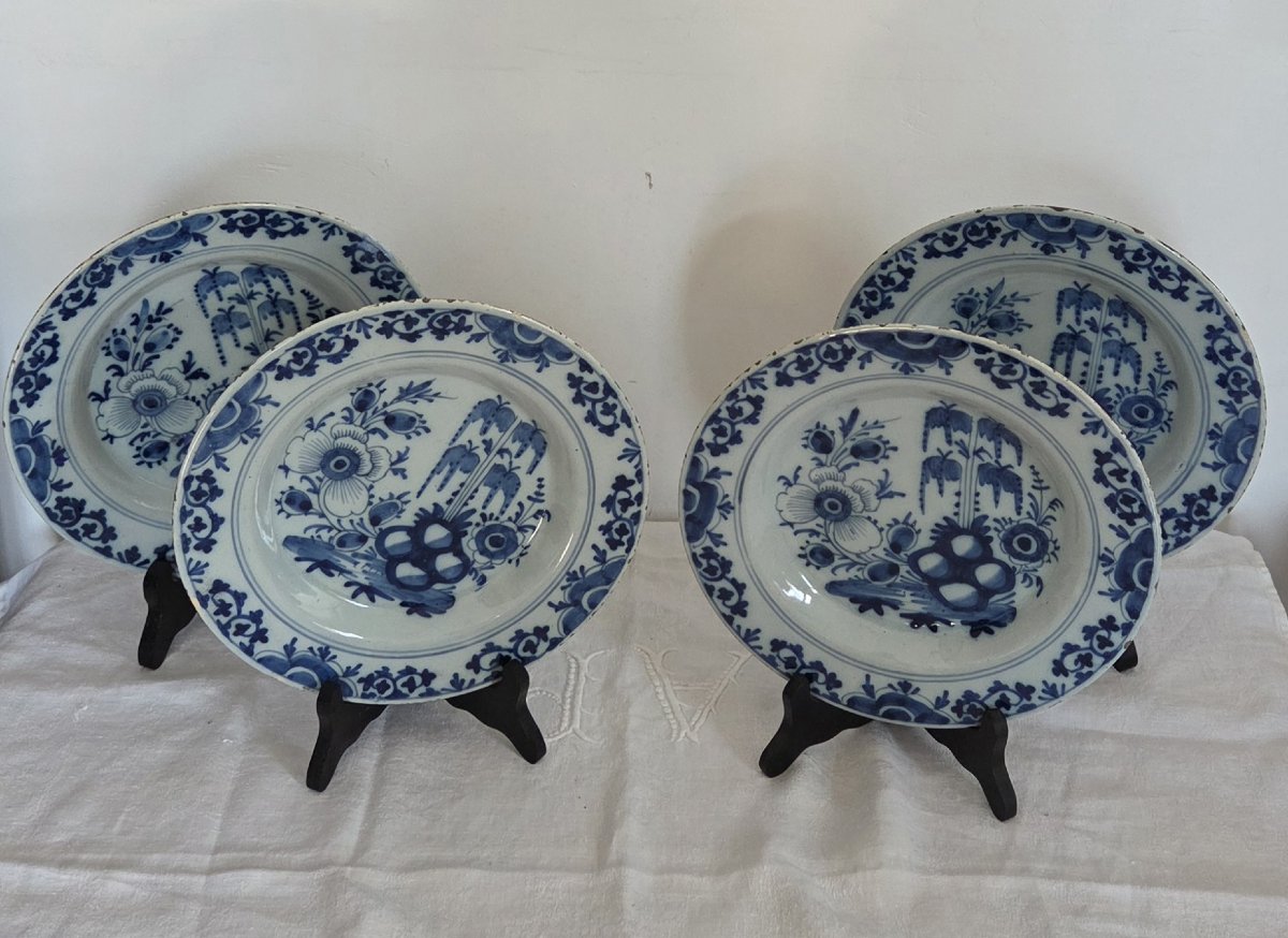 Delft - Set Of 4 18th-century Earthenware Plates