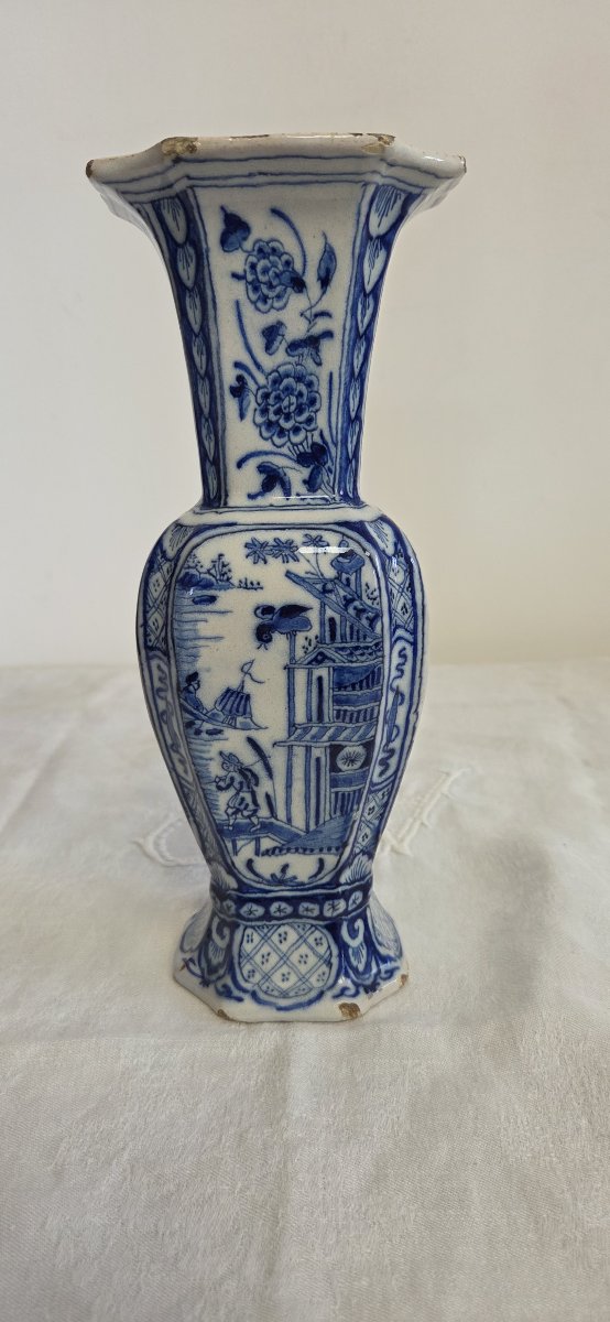 Vase cornet forme octogonale en Faïence de Desvres XIXème-photo-3