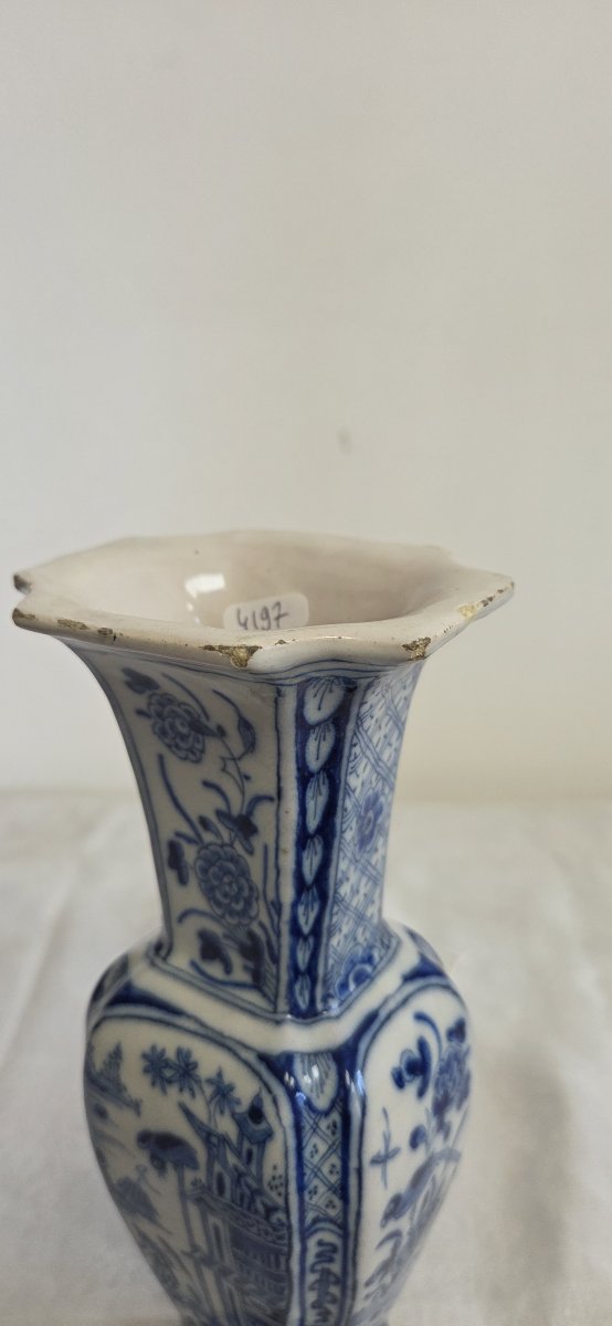 Vase cornet forme octogonale en Faïence de Desvres XIXème-photo-2