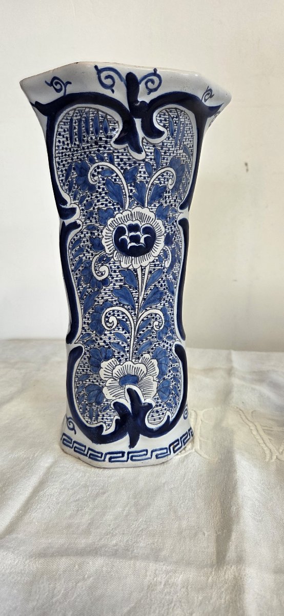 Paire de vases cornet en faïence de Delft-photo-2