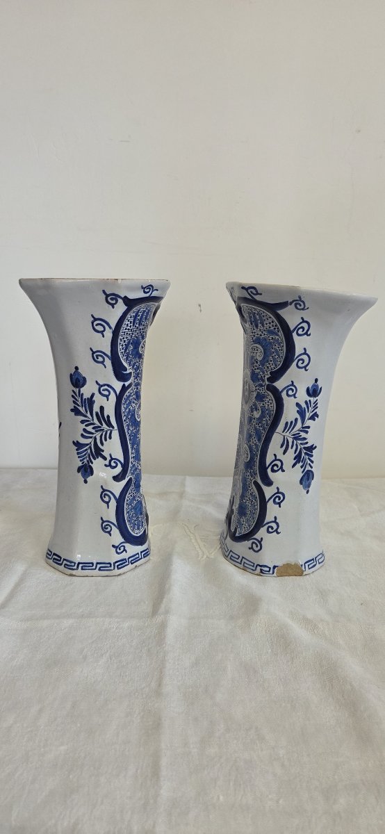Paire de vases cornet en faïence de Delft-photo-4