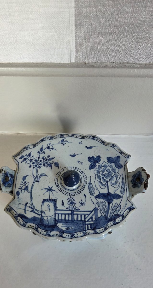 18th Century Delftware Covered Pot-photo-1