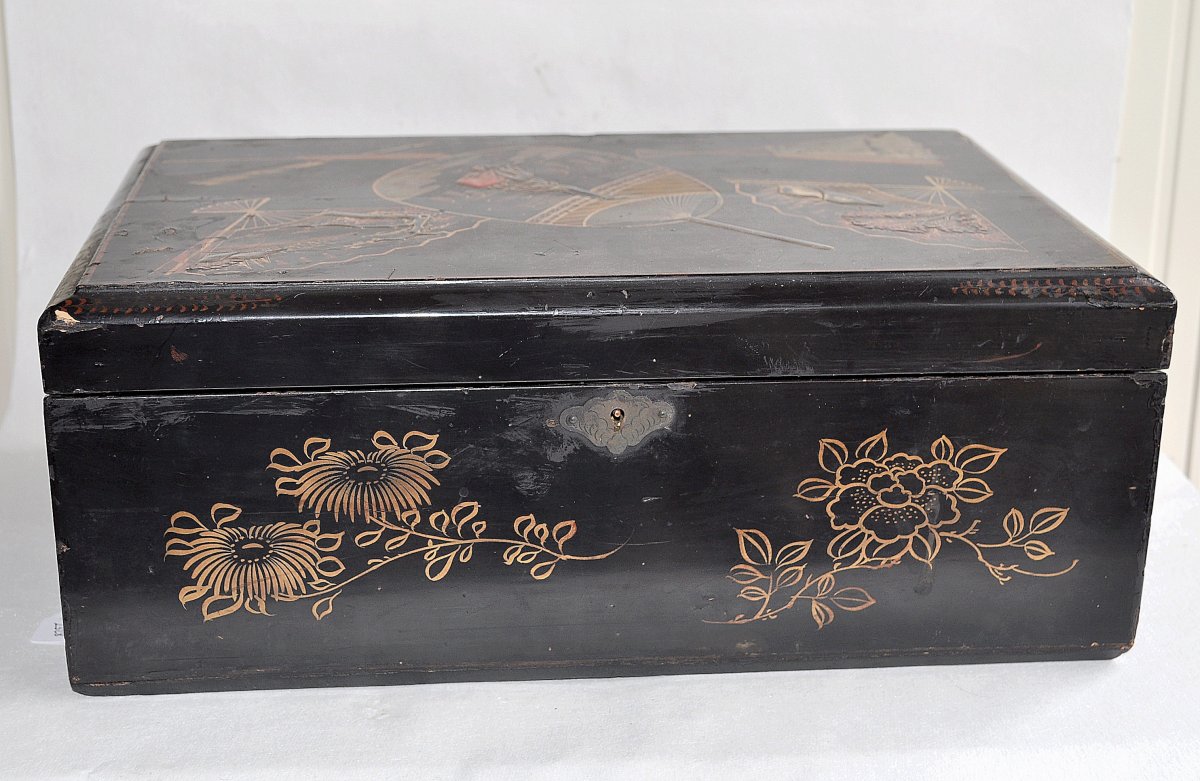 19 Th Lacquered Writing Case - Japan