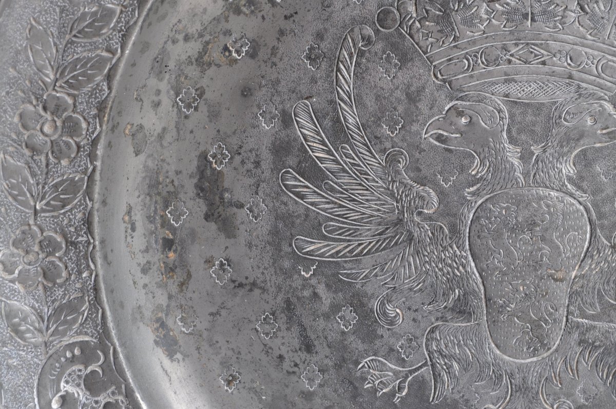 Large Pewter Dish With Coat Of Arms Decor - Early 19th-photo-1