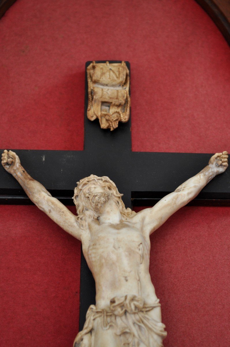 Crucifix - Christ Vivant Sculpté - Circa 1800-photo-3