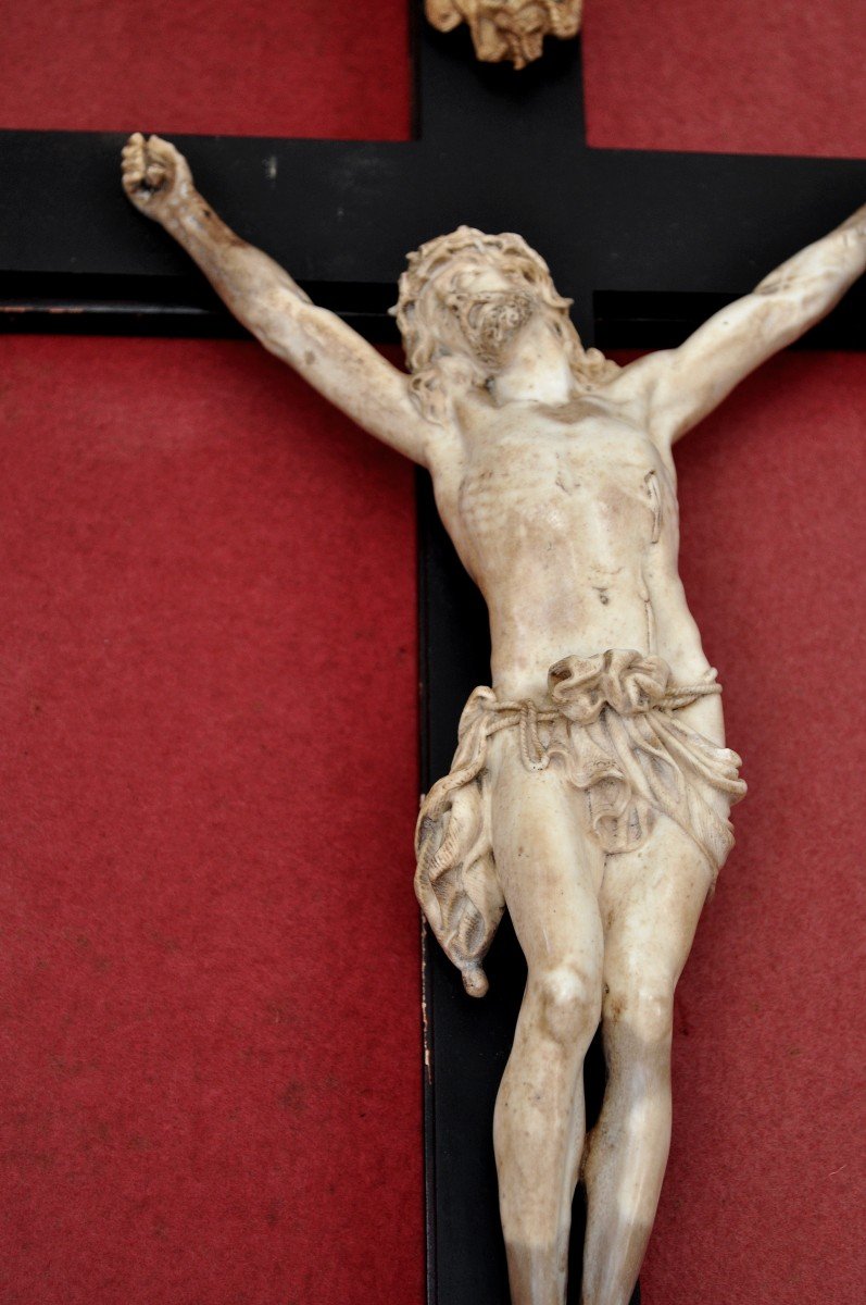Crucifix - Christ Vivant Sculpté - Circa 1800-photo-1