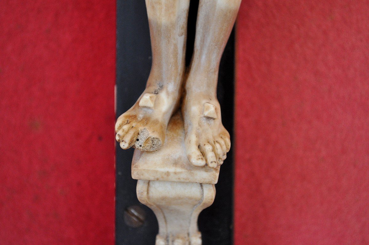 Crucifix - Living Christ Sculpted - Circa 1800.  -photo-1