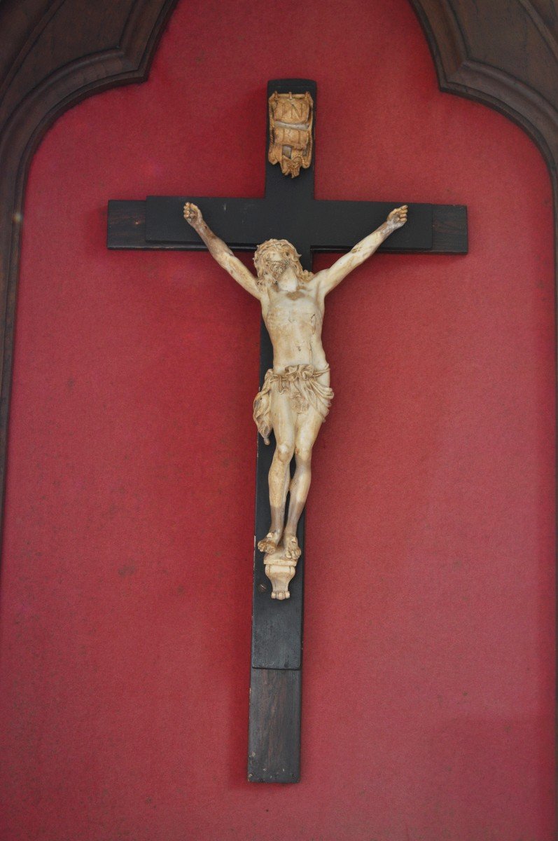 Crucifix - Living Christ Sculpted - Circa 1800.  -photo-5