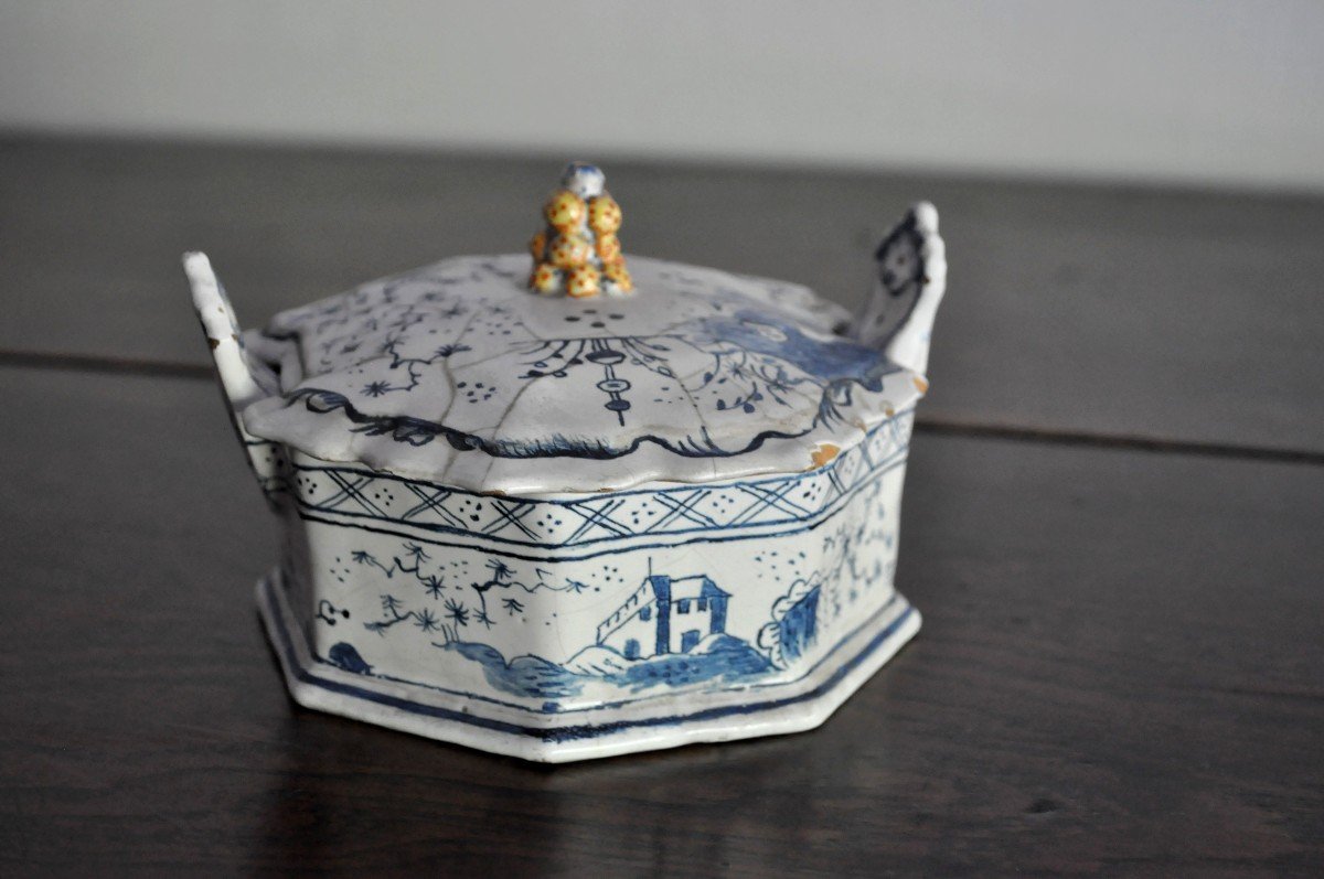 Delft - Butter Dish In Fine Earthenware - XVIIth Century-photo-1