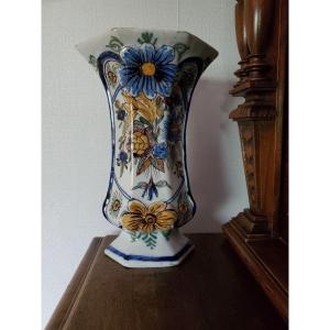 1 Delft Earthenware Vase - Circa 1700