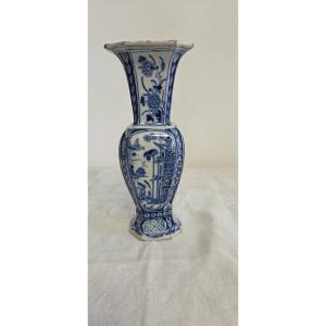 Vase cornet forme octogonale en Faïence de Desvres XIXème
