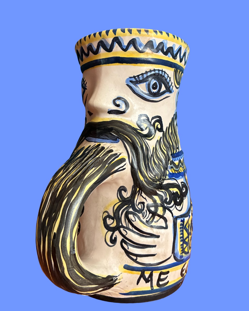 Keraluc, pichet en faïence polychrome à l’effigie du roi Gradlon, circa 1950. -photo-1