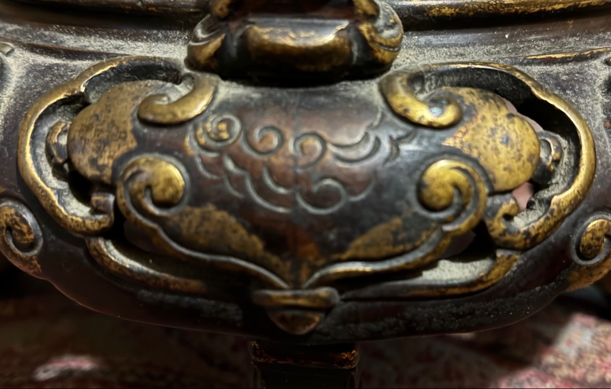 Pair Of Bronze-mounted Scroll Vases, Circa 1880-photo-1