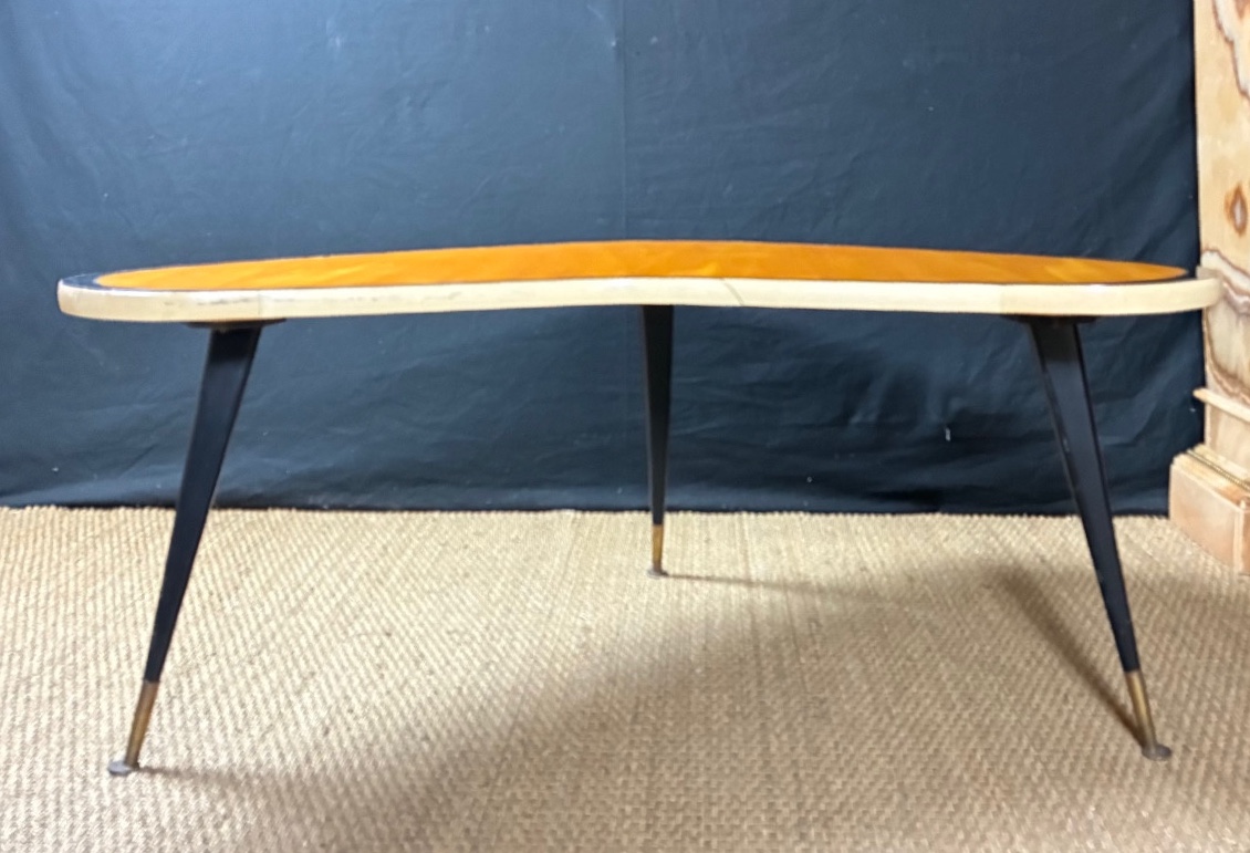 Table basse de forme boomerang, circa 1970. -photo-4