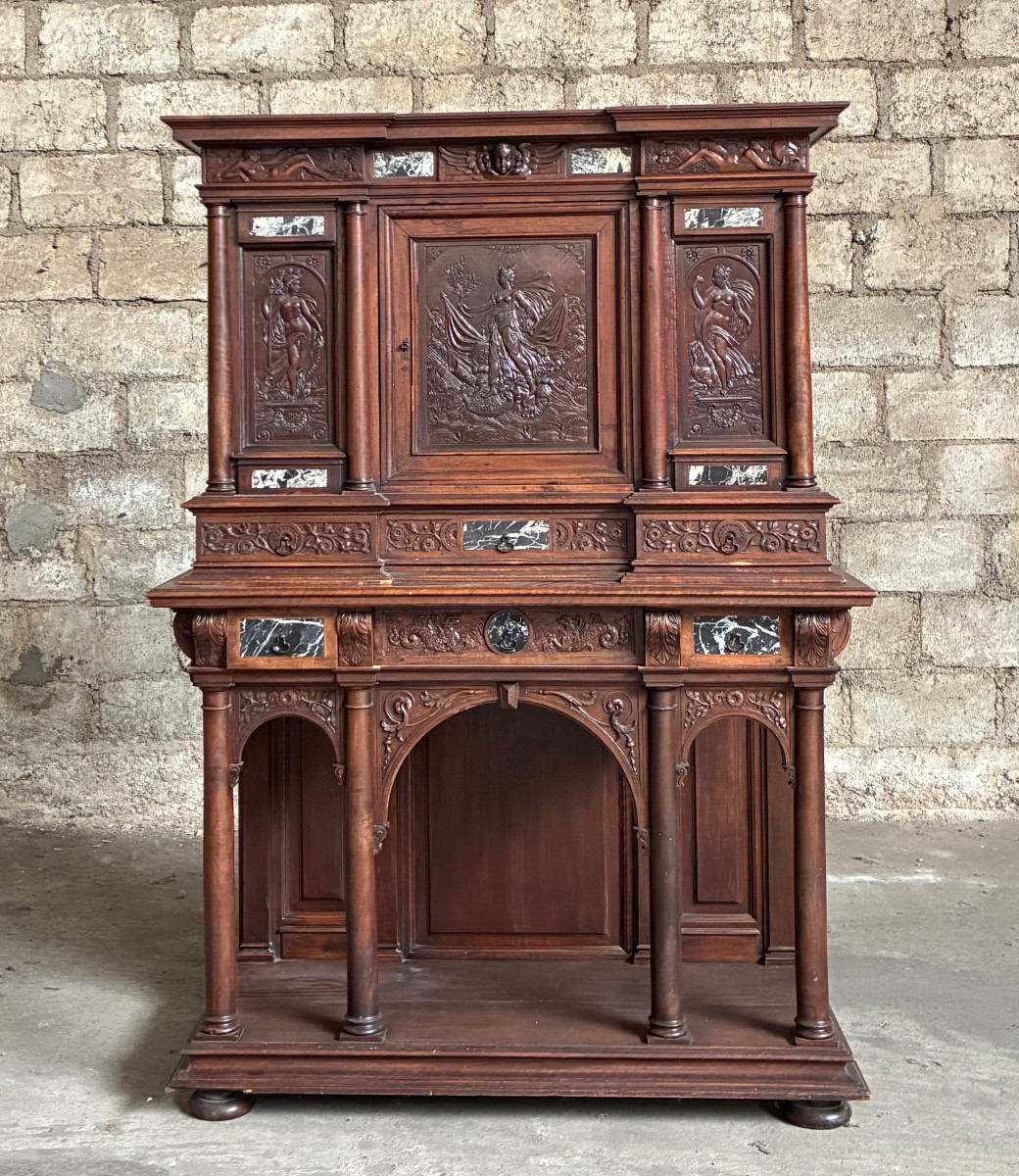 Cabinet de style renaissance en noyer, circa 1880