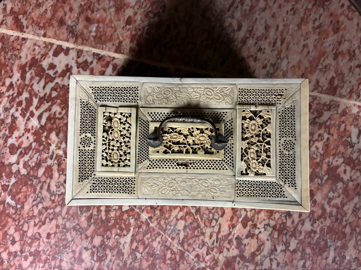 Carved Bone Tea Caddy, China, 18th Century. -photo-4