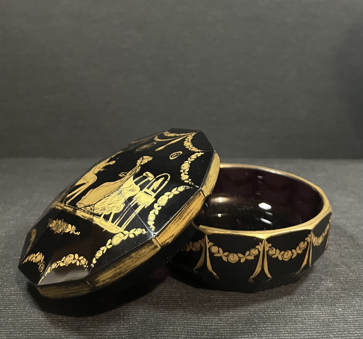 Manufacture Impériale de Saint-Pétersbourg : Beurrier en cristal améthyste et or, circa 1810