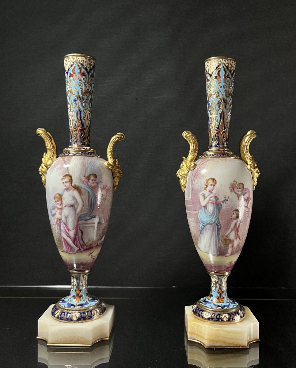 Paire de vases dans le goût de Sèvres en porcelaine et émail champlevé, signée Armand, fin XIXe
