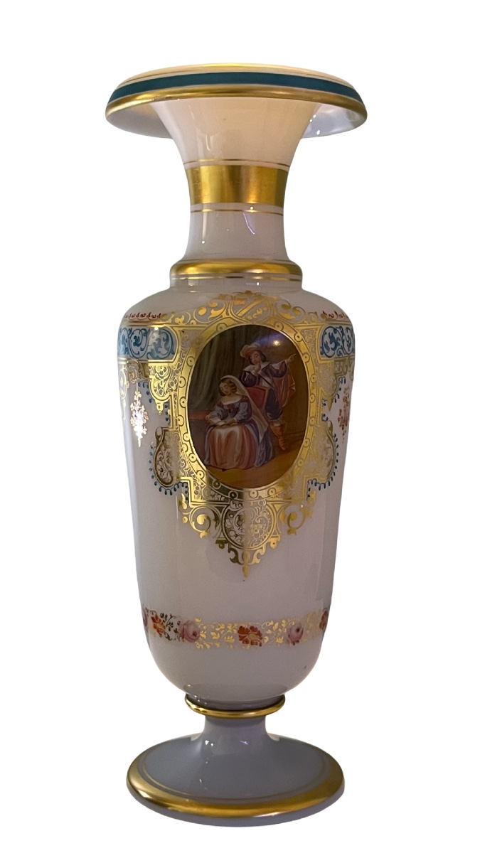 Important vase en opaline savonneuse, décor en réserve attribué à J.F Robert, circa 1840