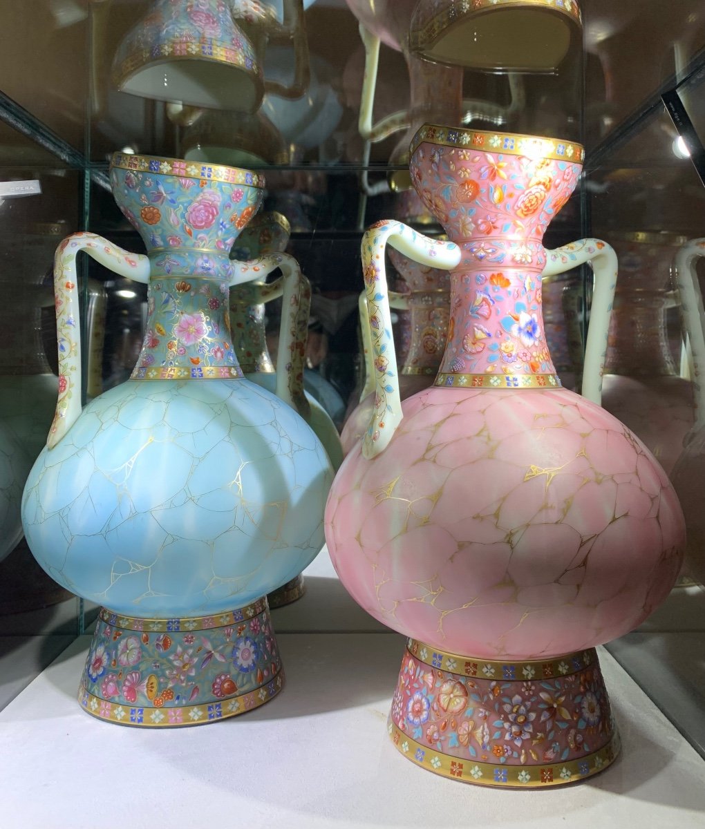 Rare Paire De Vase En Opaline Jaspé, Doublé Et émaillé, Manufacture Harrach Bohème Vers 1870
