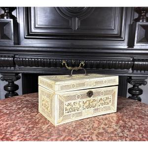 Boîte à thé en os sculptés, chine XVIIIé siècle. 