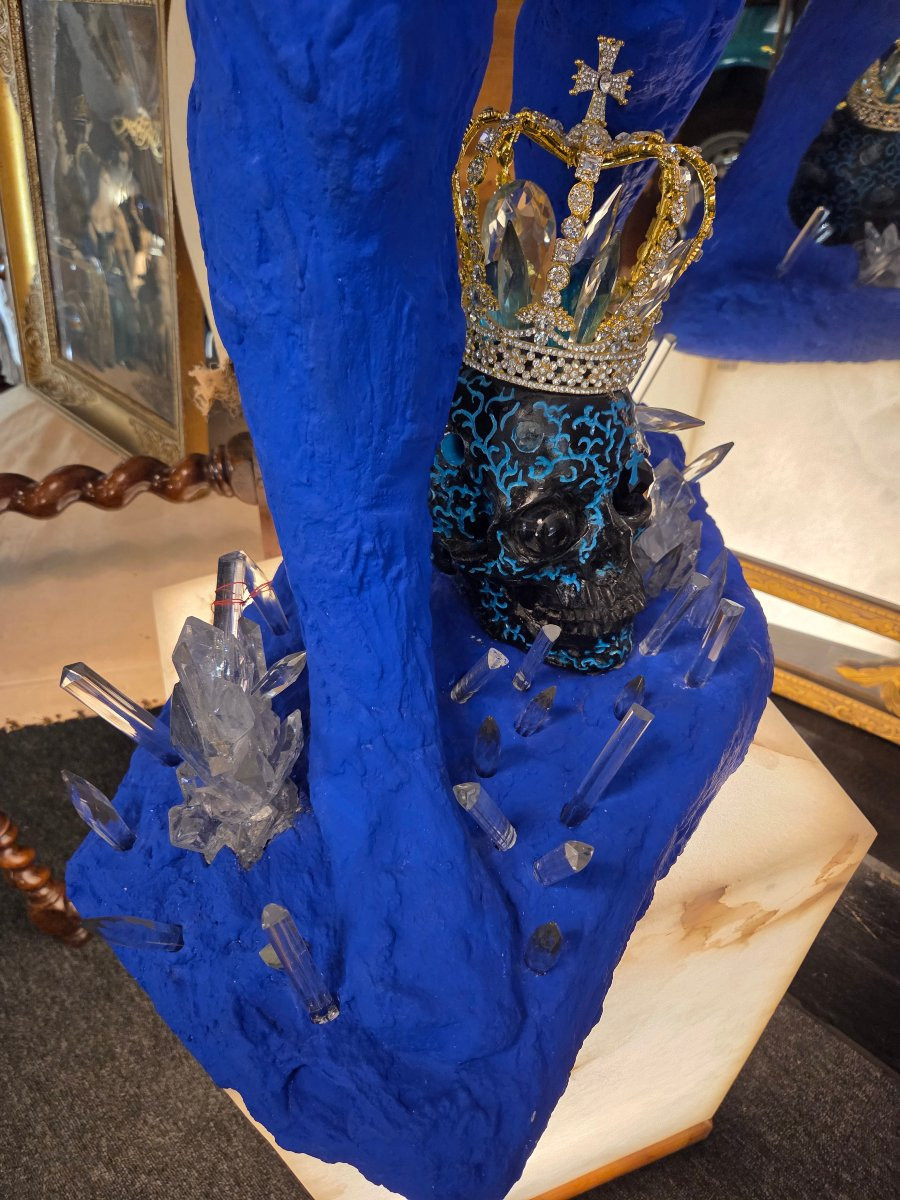 Sculpture plâtre d'atelier design moderne bleu Klein -photo-1