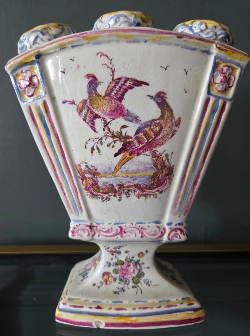 Tulipière pique fleurs en faience Est France signée Aprey 