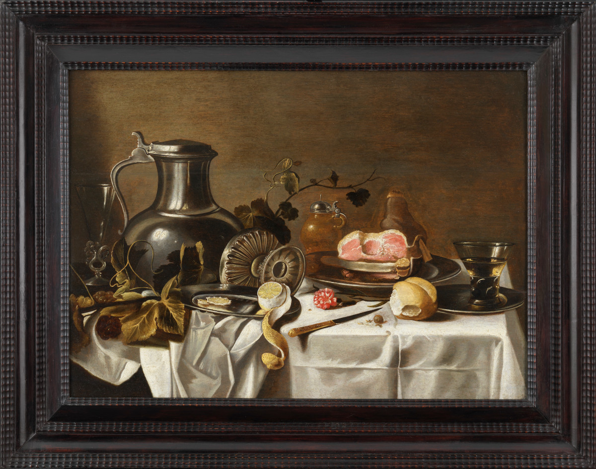 Nature morte au pichet, à la tazza d’argent, au jambon et à l’œillet. Atelier de Pieter Claesz 