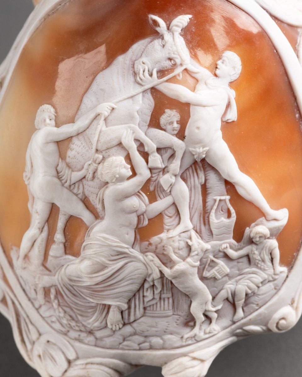 Le taureau Farnese - Coquillage sculpté en camée - Giovanni Sabbato-photo-1