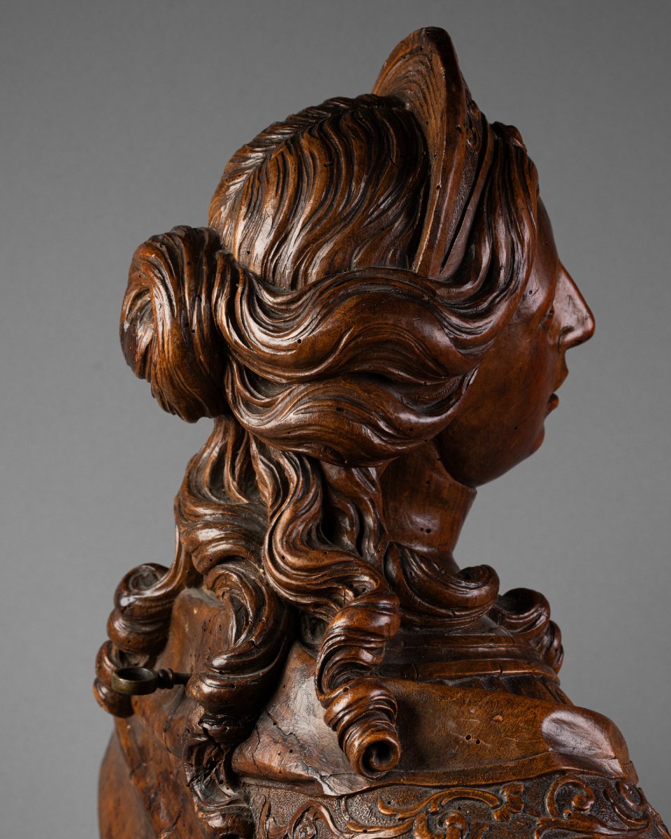 Bust Of A Woman Wearing A Tiara – Louis XIV Period -photo-3