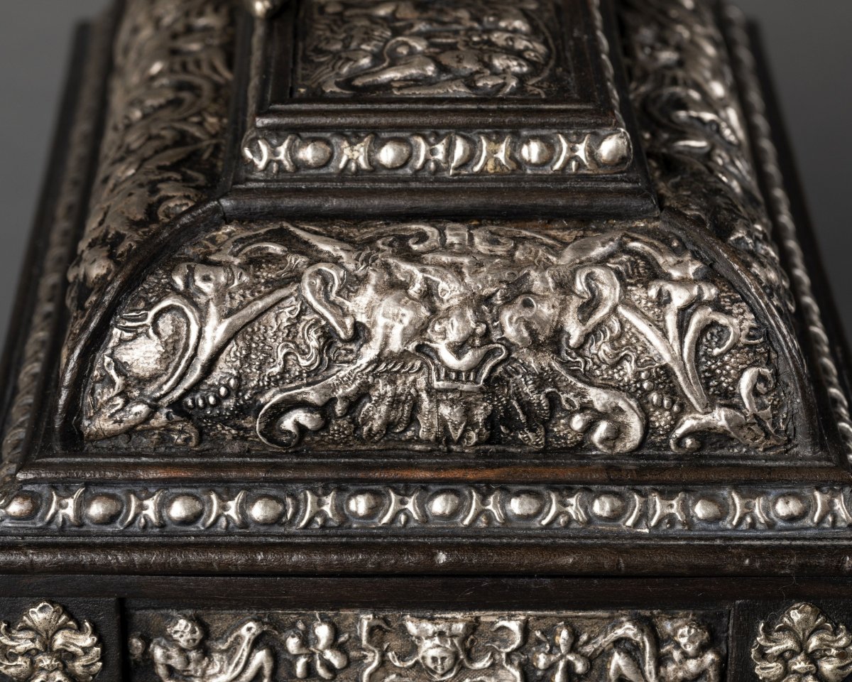 Casket In Blackened Wood And Silver Metal With Renaissance Decor-photo-1