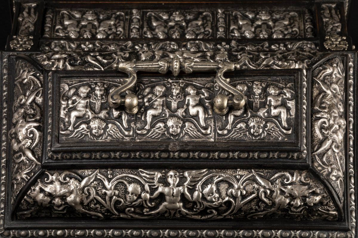 Coffret en bois noirci et métal argenté à décor Renaissance-photo-2
