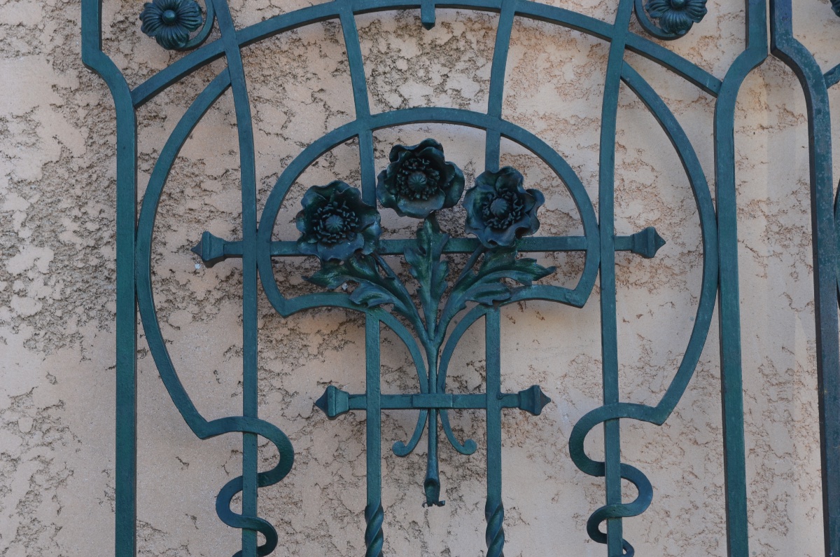 Importante paire de grilles en fer forgé d’époque art nouveau -photo-3