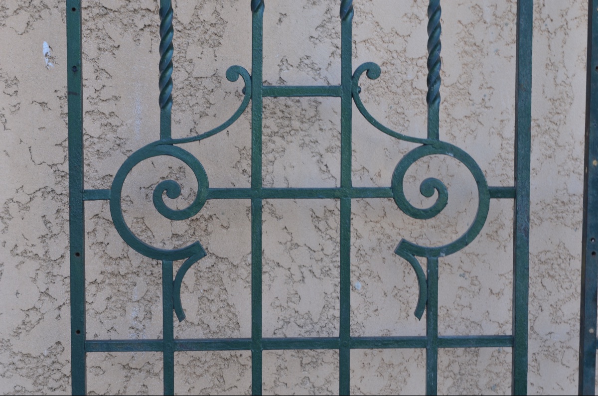 Importante paire de grilles en fer forgé d’époque art nouveau -photo-4