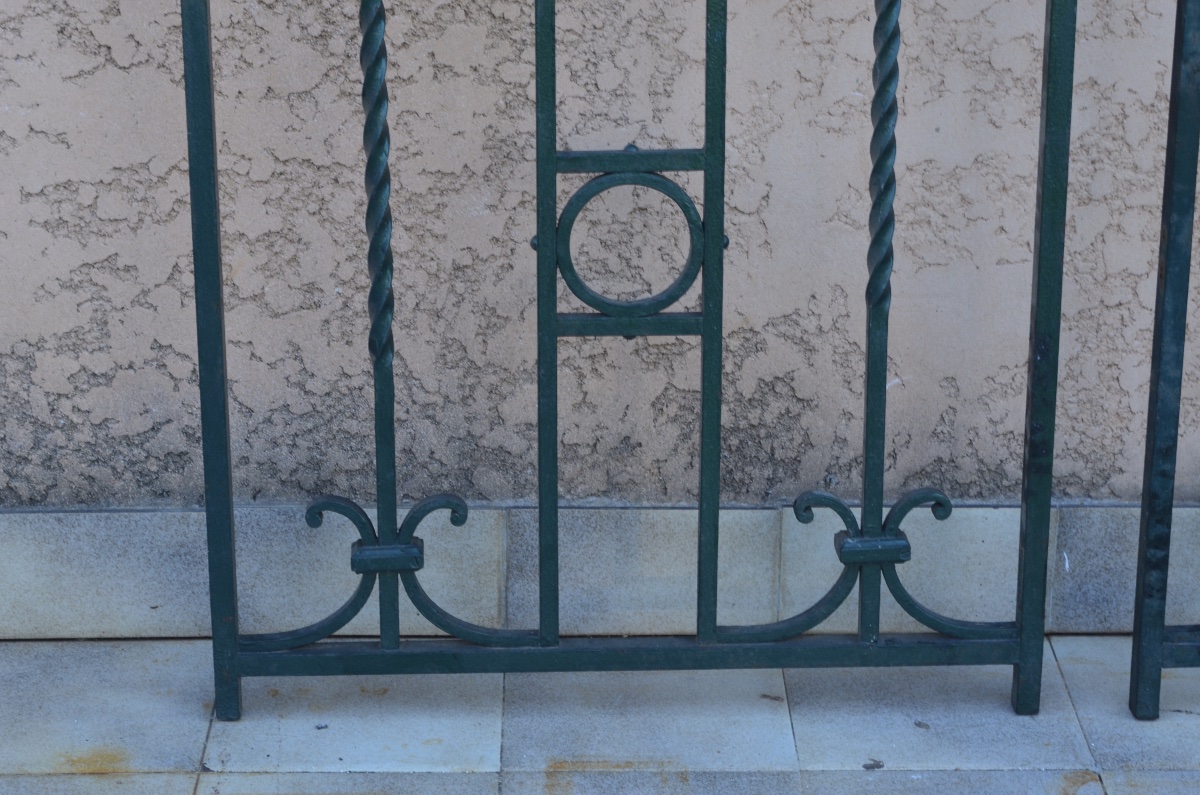 Importante paire de grilles en fer forgé d’époque art nouveau -photo-1