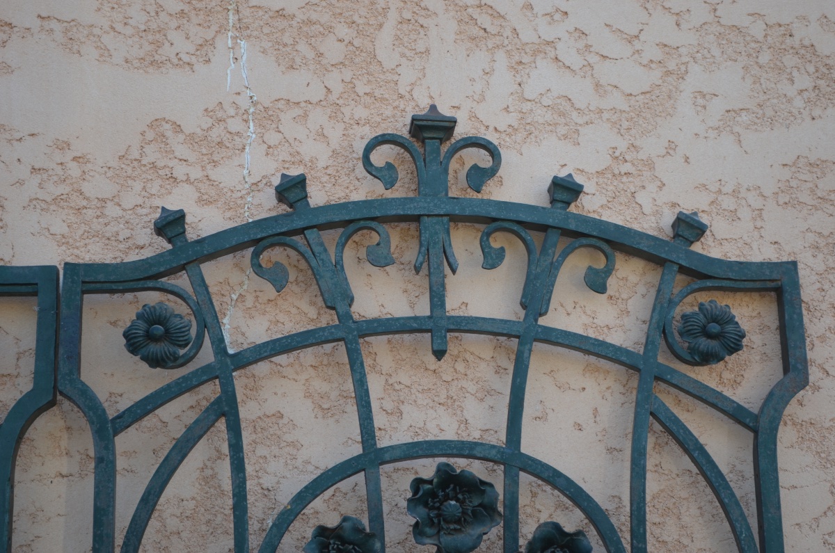 Importante paire de grilles en fer forgé d’époque art nouveau -photo-2