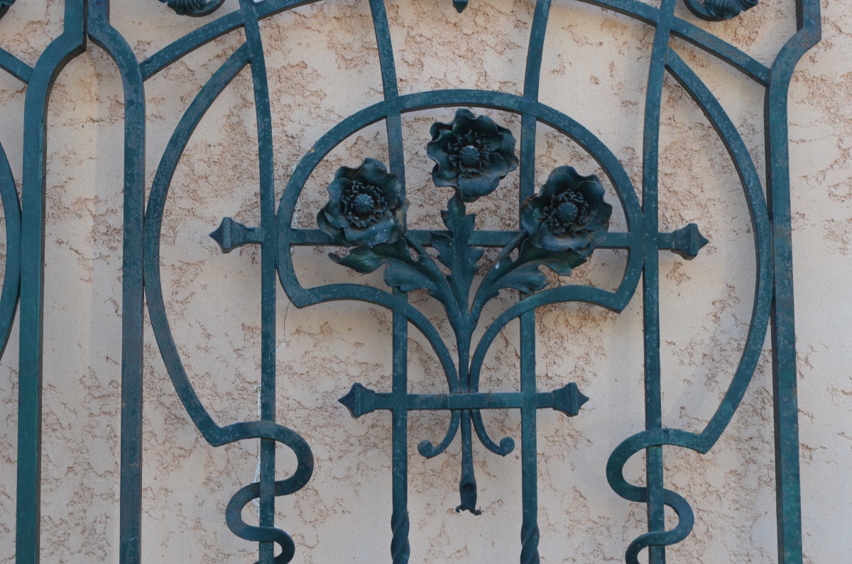 Importante paire de grilles en fer forgé d’époque art nouveau -photo-3