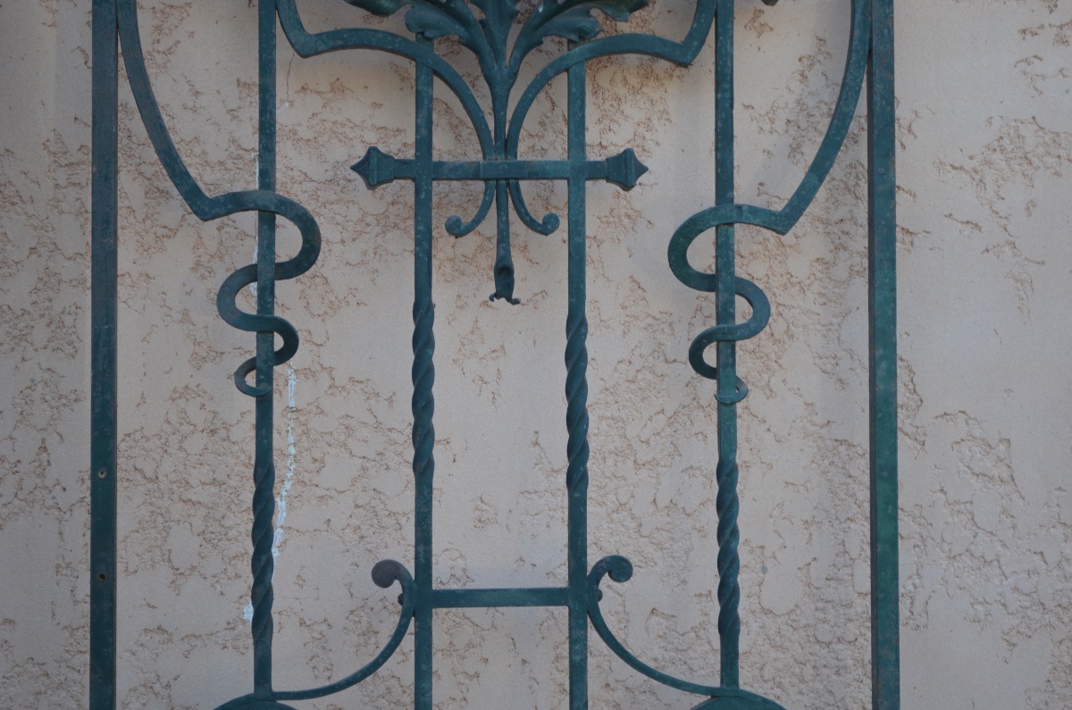 Importante paire de grilles en fer forgé d’époque art nouveau -photo-4