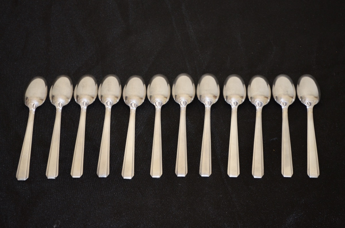 Suite de 12 petites cuillères à moka en argent massif art deco -photo-3