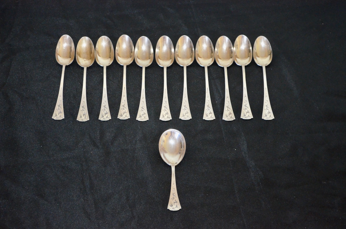 Suite de 11 cuillères à thé et sa pelle en argent massif art nouveau 