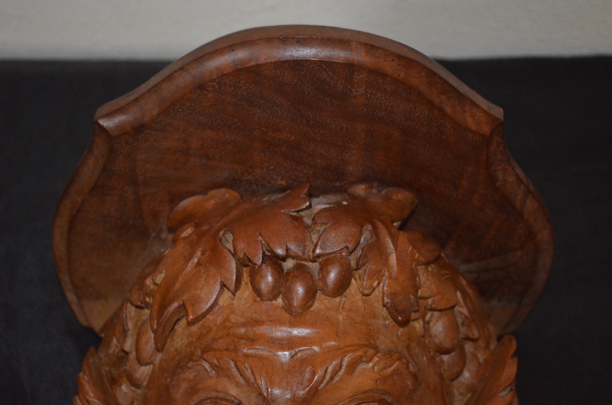 19th-century Wall-mounted Saddle With A Faun Motif -photo-1