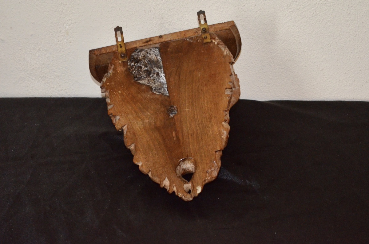 19th-century Wall-mounted Saddle With A Faun Motif -photo-4