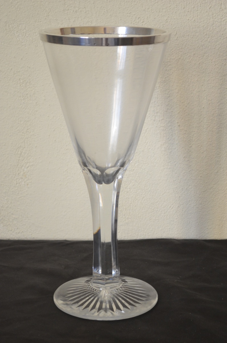 Grand verre en cristal de baccarat et argent massif par Gustave Keller 