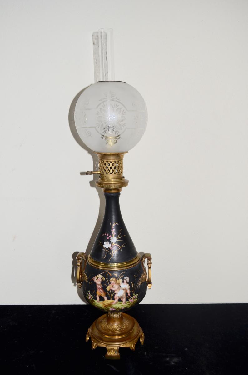 Lampe A Pétrole En Bronze Et Porcelaine 19eme siècle 