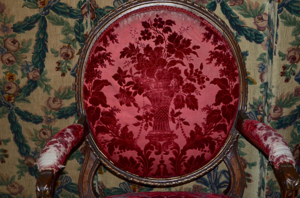 Paire De larges Fauteuils à Médaillon époque Louis XVI -photo-4