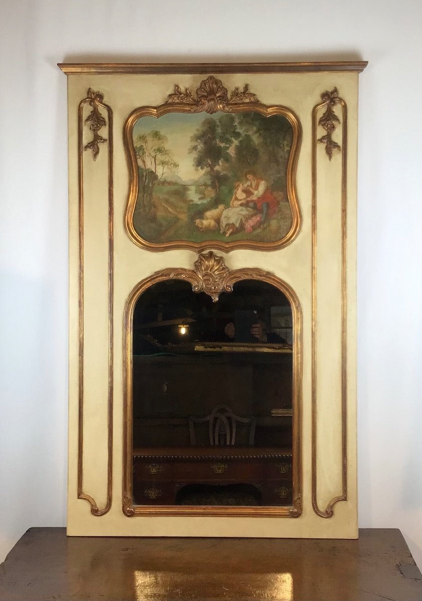 Trumeau Louis XV Peinture Romantique Et Miroir Sur Boiserie Rechampie Cr&egrave;me Et Dor&eacute; 