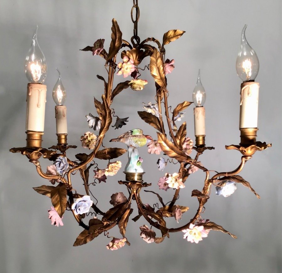 Chandelier 1930 Flowers Bird In Saxe Porcelain Louis XV Gilded Tole Structure And Leaves